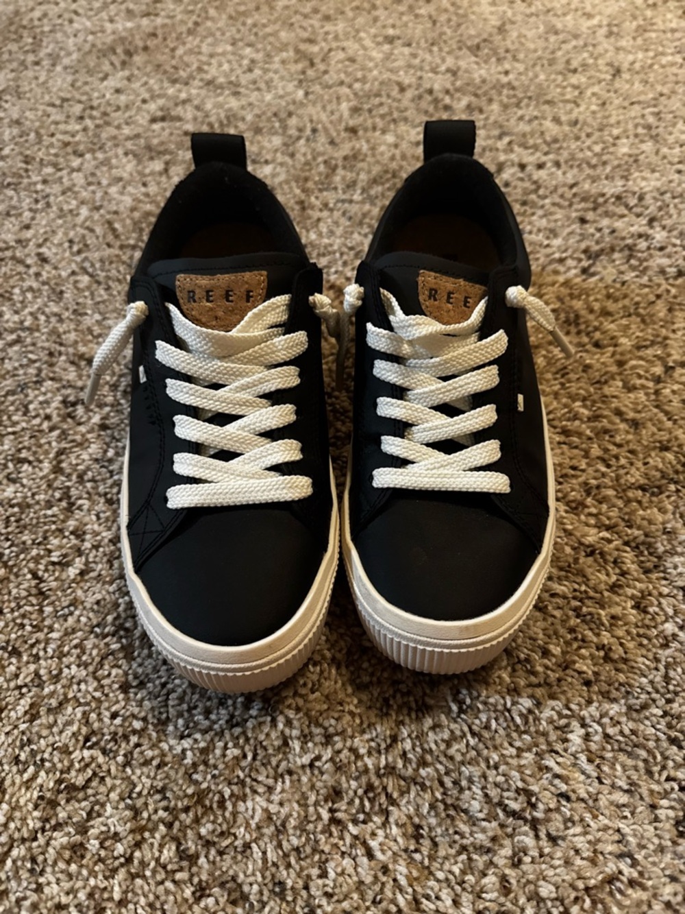 REEF Women's Lay Day Dawn Sneaker Black size 8